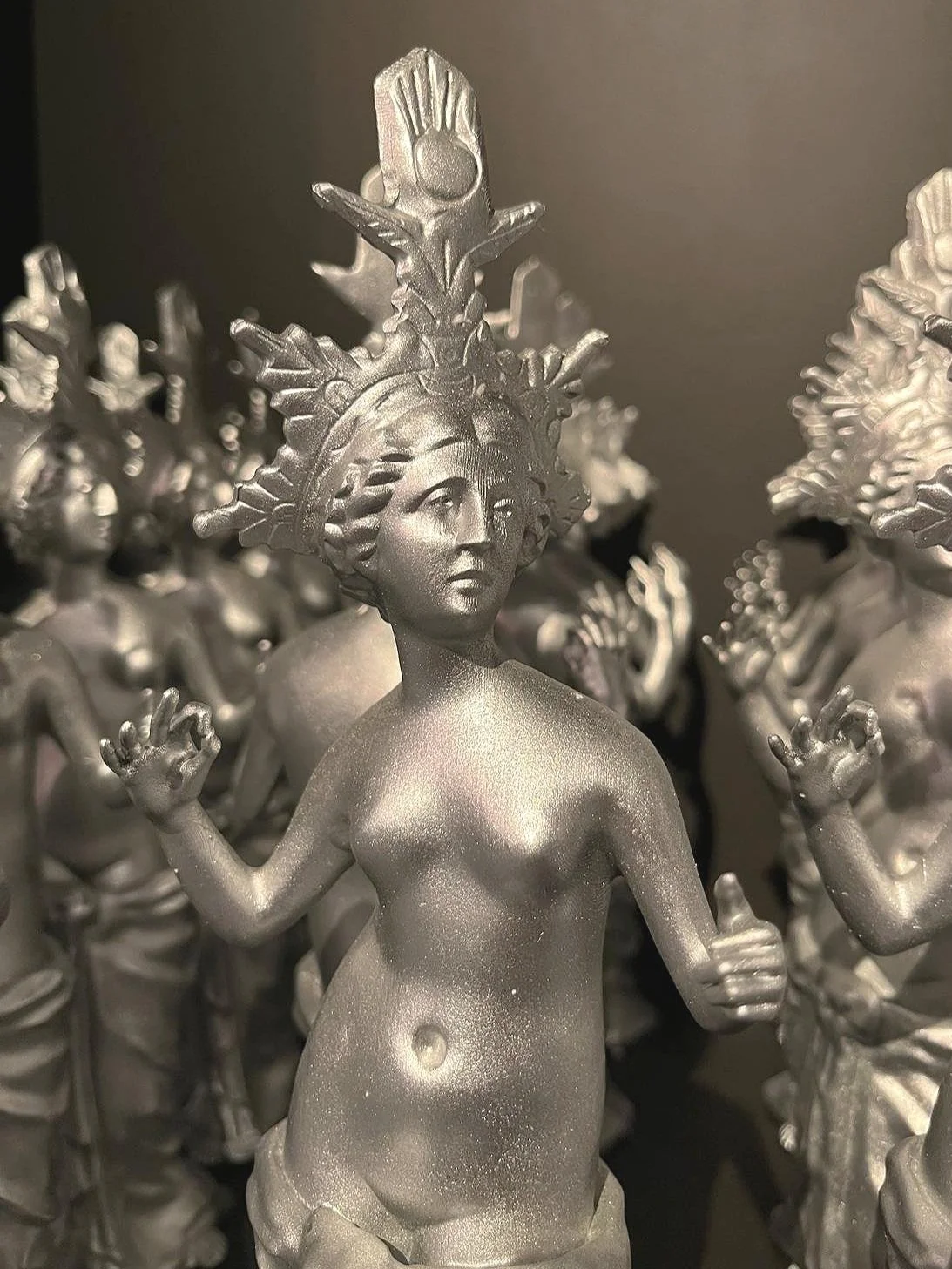 Gold Aphrodite with Elaborate Diadem — ANTICO CONTEMPO